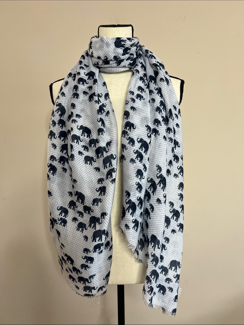 🐘🐘🐘G.H. Bass & Co. White Scarf with Navy Elephant Print